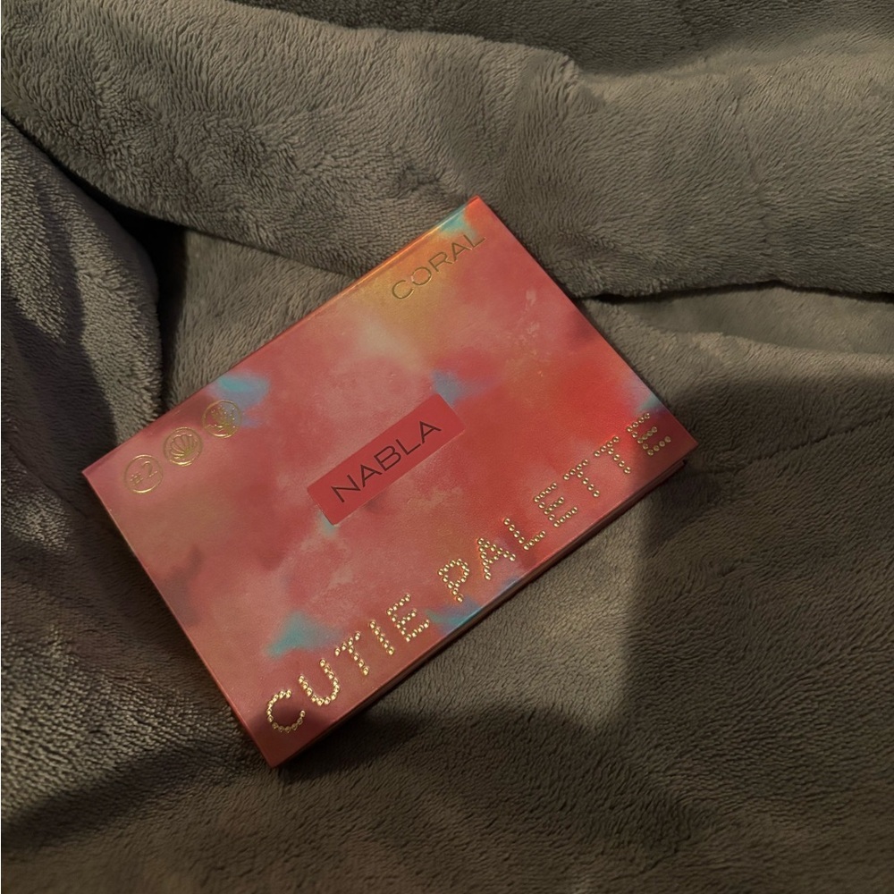 Nabla eyeshadow palette - Picture 2 of 3